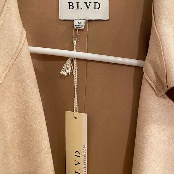 Medium Size Women’s BLVD Tan Ultra Suede Jacket - Picture 2 of 3